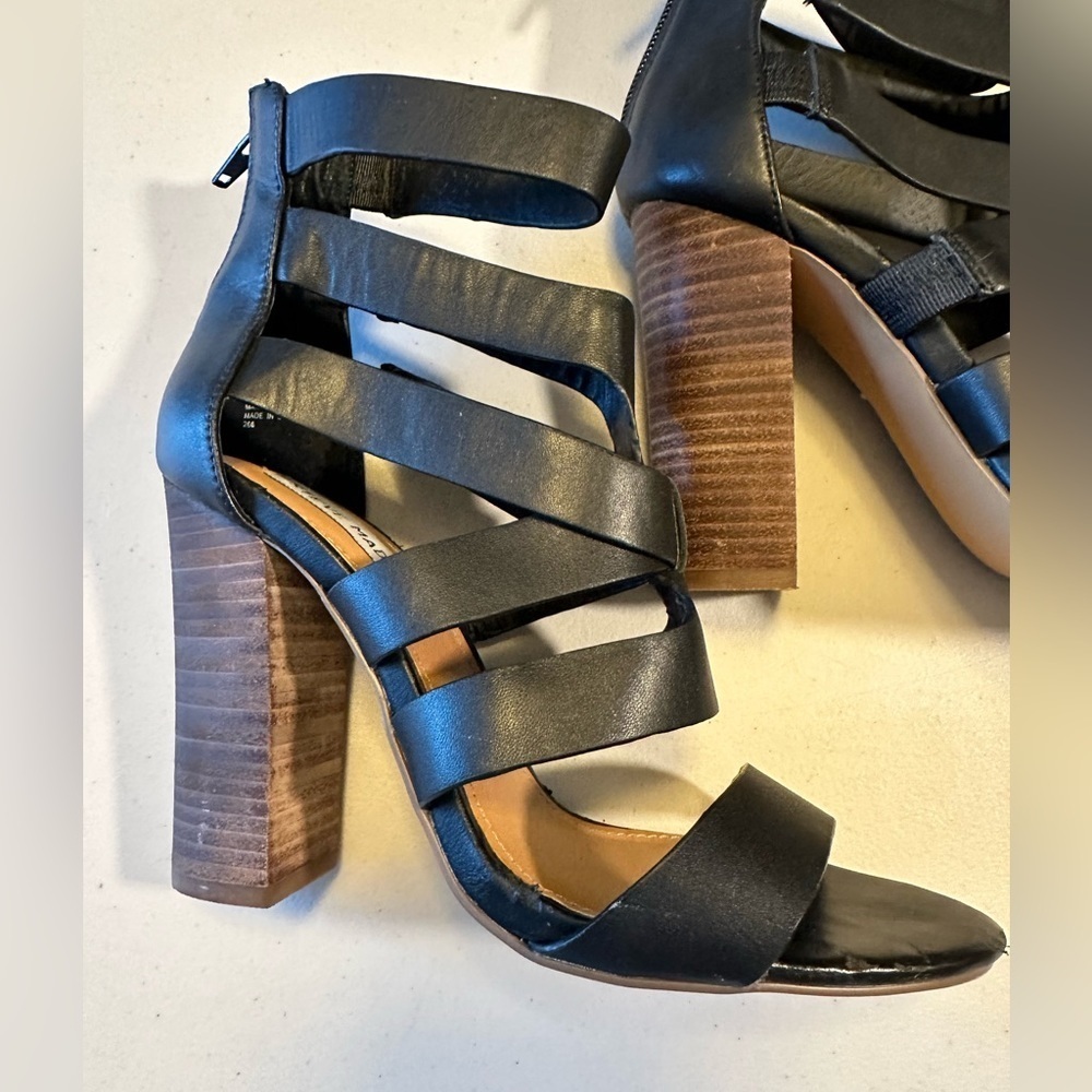 Steve Madden size 6.5 black, leather strapped shoe. - Picture 4 of 10